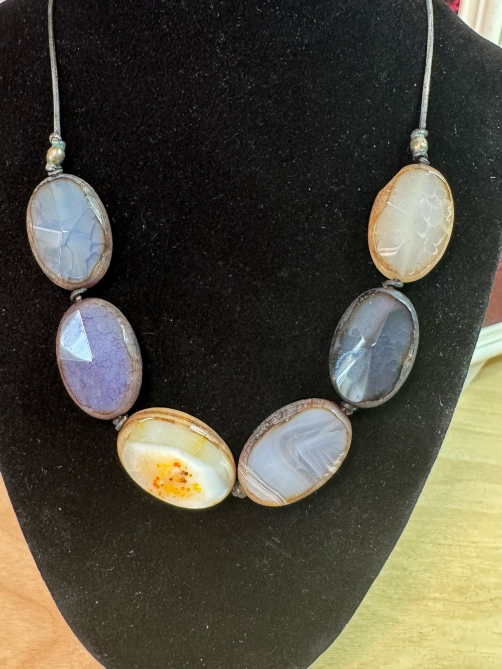 Handcrafted polished agate stones necklace